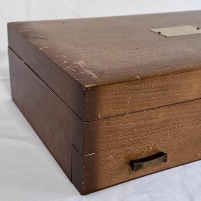 Naken Tarnish Proof Silverware Chest w/ Nasco Elizabethan II Gold Flatware (K-DZ)