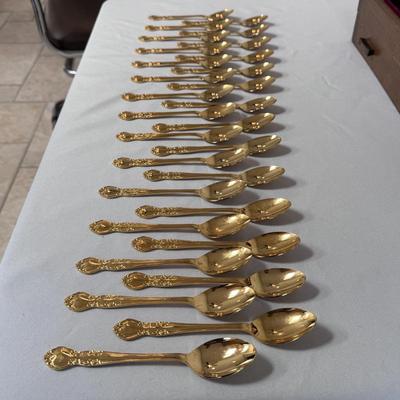 Naken Tarnish Proof Silverware Chest w/ Nasco Elizabethan II Gold Flatware (K-DZ)