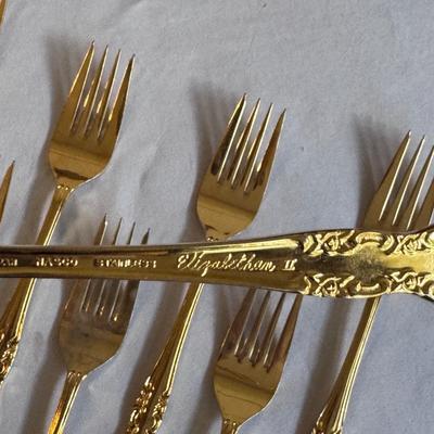 Naken Tarnish Proof Silverware Chest w/ Nasco Elizabethan II Gold Flatware (K-DZ)