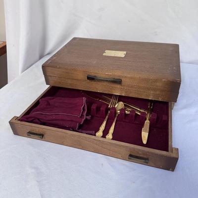 Naken Tarnish Proof Silverware Chest w/ Nasco Elizabethan II Gold Flatware (K-DZ)