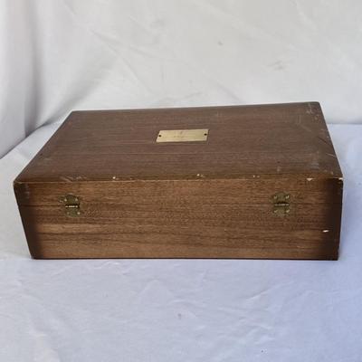 Naken Tarnish Proof Silverware Chest w/ Nasco Elizabethan II Gold Flatware (K-DZ)