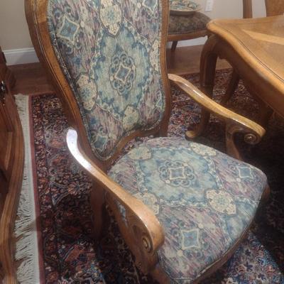 Thomasville Formal Dining Table with Eight Chairs and Table Protector With 2 Leaves