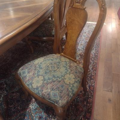 Thomasville Formal Dining Table with Eight Chairs and Table Protector With 2 Leaves