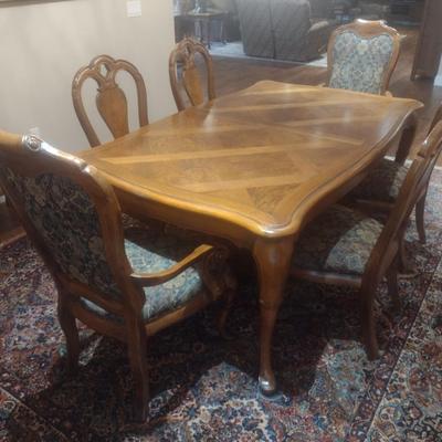Thomasville Formal Dining Table with Eight Chairs and Table Protector With 2 Leaves