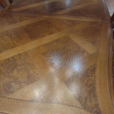 Thomasville Formal Dining Table with Eight Chairs and Table Protector With 2 Leaves