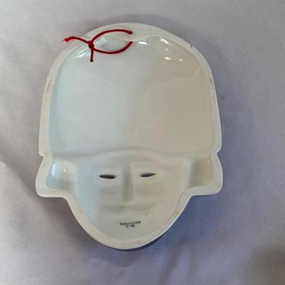 Sargadelos Mask, Ceramic Raku Clock, and More (LR-DZ)