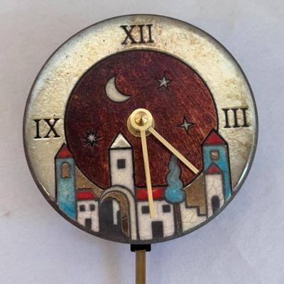Sargadelos Mask, Ceramic Raku Clock, and More (LR-DZ)