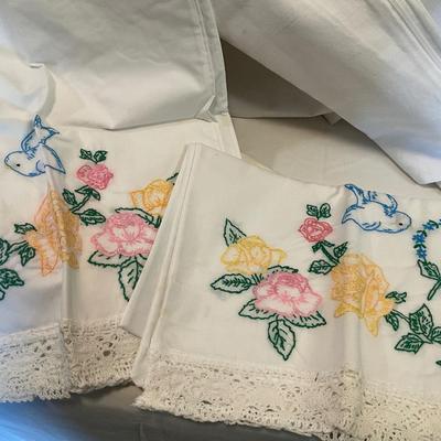 Pillows w/cases and protectors