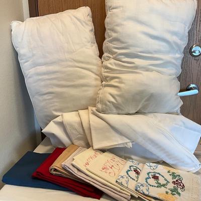 Pillows w/cases and protectors