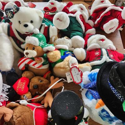 Large Lot of Holiday Plush Mostly Bears ,Snowmans, Keepsake Memories bear