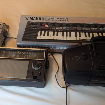 Yamaha Electronic Keyboard Clavier Electronique Sears Radio RCA Cassette Recorder