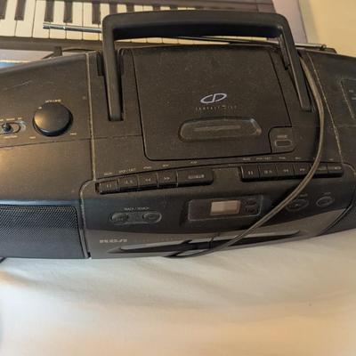 Yamaha Electronic Keyboard Clavier Electronique Sears Radio RCA Cassette Recorder