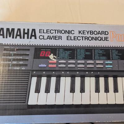 Yamaha Electronic Keyboard Clavier Electronique Sears Radio RCA Cassette Recorder