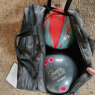 Bowling Bag w 2 Balls 1 Miami Dolphin 1 Columbia 300 plus 1 Red Storm Bonus Ball