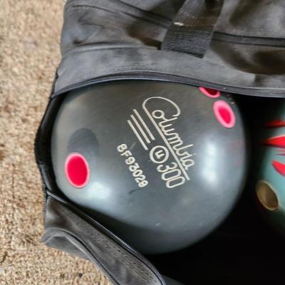 Bowling Bag w 2 Balls 1 Miami Dolphin 1 Columbia 300 plus 1 Red Storm Bonus Ball