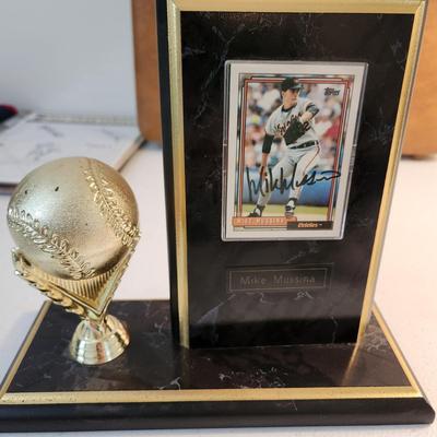Baltimore Orioles Mike Mussina Signed Baseball Card