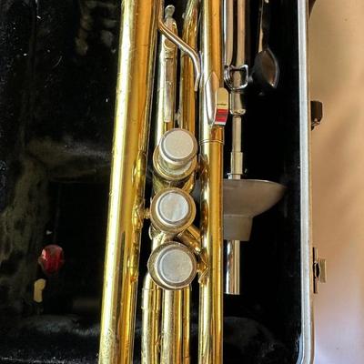 VINTAGE BUNDY TRUMPET DESIGNED BY VINCENT BACH WITH CASE