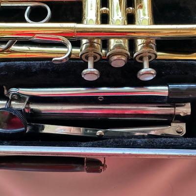 VINTAGE BUNDY TRUMPET DESIGNED BY VINCENT BACH WITH CASE