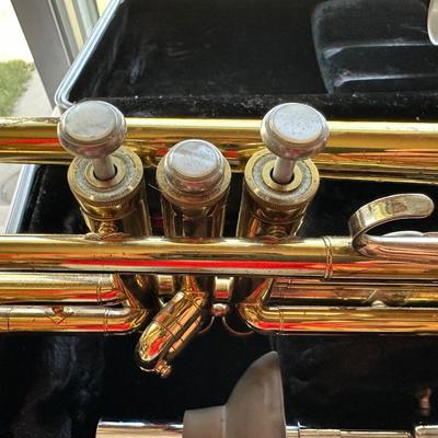 VINTAGE BUNDY TRUMPET DESIGNED BY VINCENT BACH WITH CASE