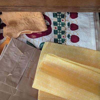Assortment Of Kitchen Gadgets Pots & More (See All Pictures)