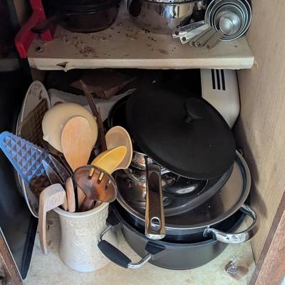 Assortment Of Kitchen Gadgets Pots & More (See All Pictures)