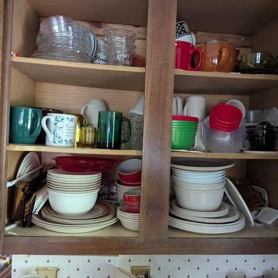 Assortment Of Kitchen Gadgets Pots & More (See All Pictures)