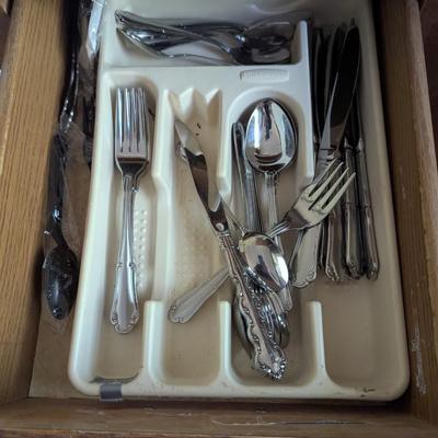 Assortment Of Kitchen Gadgets Pots & More (See All Pictures)