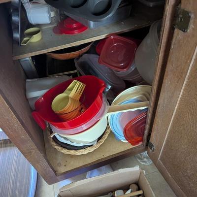 Assortment Of Kitchen Gadgets Pots & More (See All Pictures)