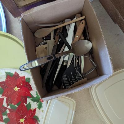 Assortment Of Kitchen Gadgets Pots & More (See All Pictures)