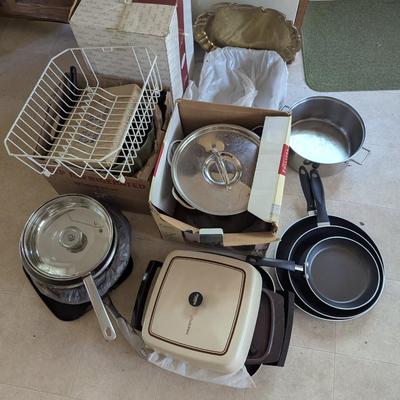 Assortment Of Kitchen Gadgets Pots & More (See All Pictures)