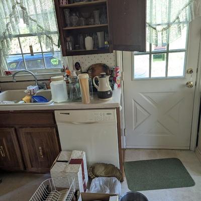 Assortment Of Kitchen Gadgets Pots & More (See All Pictures)