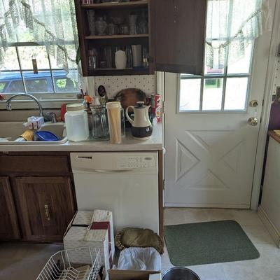 Assortment Of Kitchen Gadgets Pots & More (See All Pictures)