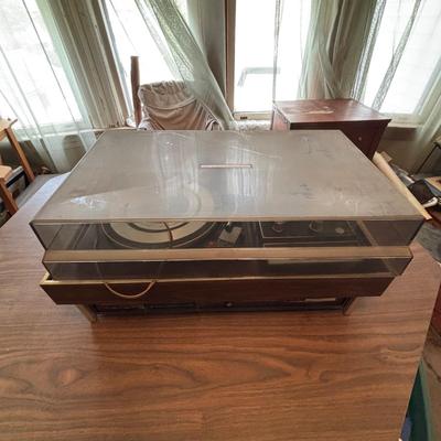 LOT 632: Vintage Electrophonic Solid State Modular Stereo w Garrard 2025TC Turntable