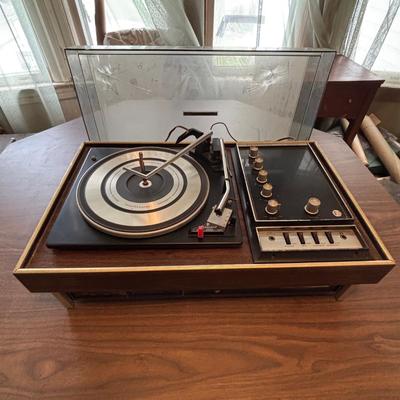LOT 632: Vintage Electrophonic Solid State Modular Stereo w Garrard 2025TC Turntable