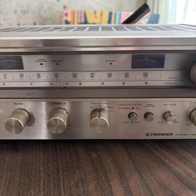 LOT 635: Pioneer Stereo Receiver SX-580