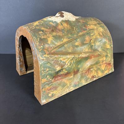 LOT 637: Vintage Lionel Train Station Waiting Room, Signs, Flagpole & Metal Train Tunnel