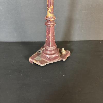 LOT 637: Vintage Lionel Train Station Waiting Room, Signs, Flagpole & Metal Train Tunnel
