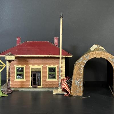 LOT 637: Vintage Lionel Train Station Waiting Room, Signs, Flagpole & Metal Train Tunnel