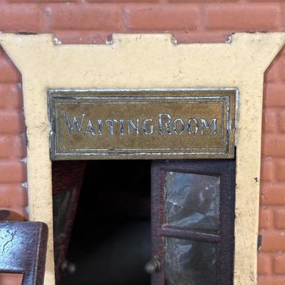 LOT 637: Vintage Lionel Train Station Waiting Room, Signs, Flagpole & Metal Train Tunnel