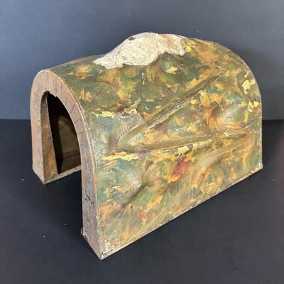LOT 637: Vintage Lionel Train Station Waiting Room, Signs, Flagpole & Metal Train Tunnel