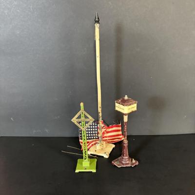 LOT 637: Vintage Lionel Train Station Waiting Room, Signs, Flagpole & Metal Train Tunnel