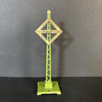 LOT 637: Vintage Lionel Train Station Waiting Room, Signs, Flagpole & Metal Train Tunnel