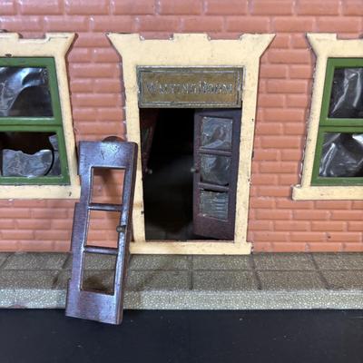 LOT 637: Vintage Lionel Train Station Waiting Room, Signs, Flagpole & Metal Train Tunnel