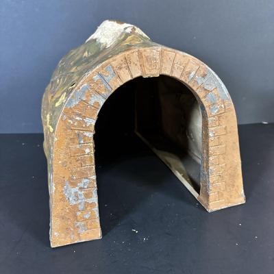 LOT 637: Vintage Lionel Train Station Waiting Room, Signs, Flagpole & Metal Train Tunnel