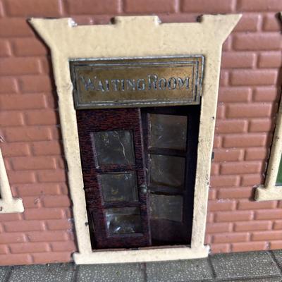LOT 637: Vintage Lionel Train Station Waiting Room, Signs, Flagpole & Metal Train Tunnel