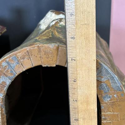 LOT 637: Vintage Lionel Train Station Waiting Room, Signs, Flagpole & Metal Train Tunnel