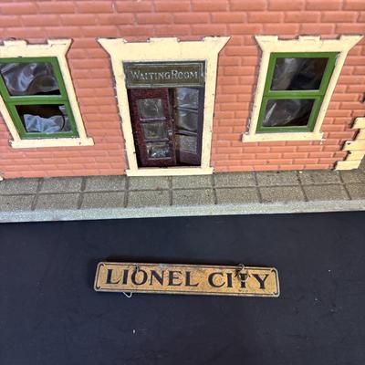 LOT 637: Vintage Lionel Train Station Waiting Room, Signs, Flagpole & Metal Train Tunnel