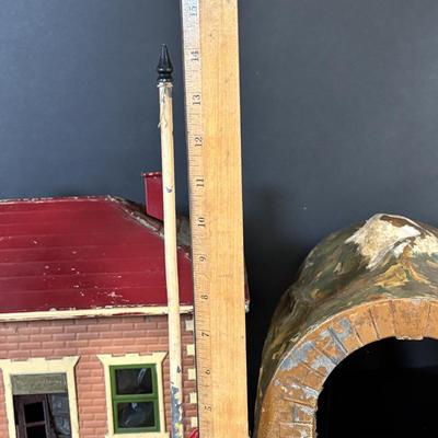 LOT 637: Vintage Lionel Train Station Waiting Room, Signs, Flagpole & Metal Train Tunnel