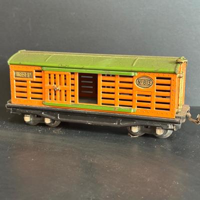 LOT 639: Antique HO Lionel Lines Train Cars & Engine: Engine No 254Gondola Car No. 812, Cattle Car No. 813, Automobile Furniture No....