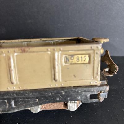 LOT 639: Antique HO Lionel Lines Train Cars & Engine: Engine No 254Gondola Car No. 812, Cattle Car No. 813, Automobile Furniture No....